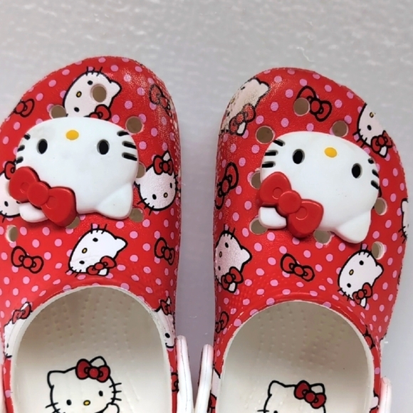 Hello Kitty Little Girl's Crocs Size C13 - Picture 6 of 9